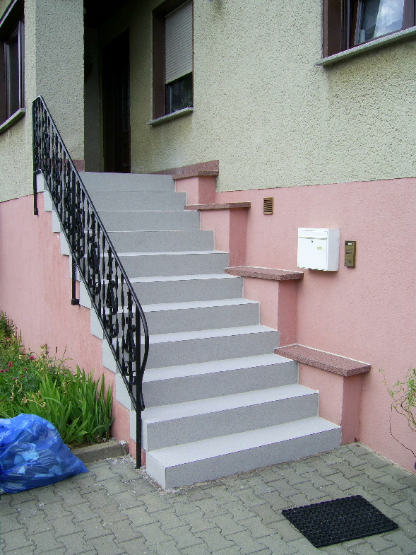 2006 in Endorf, fertige Treppe mit BT - Farbquarzen
